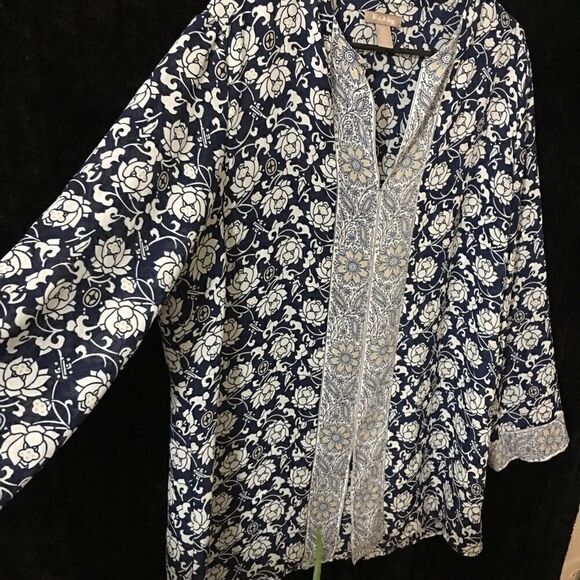 White Stag Slit bottom Chiffon Top - Picture 9 of 10